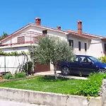 - Istrien 17335 بيشكانا أوفالا