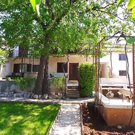 - Istrien 17335 Apartman