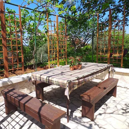 - Istrien 17335 Appartement Pjescana Uvala