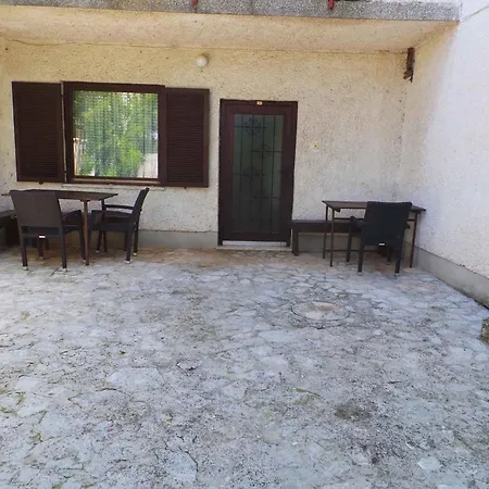 - Istrien 17335 Apartman *
