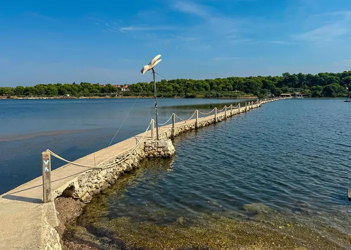 - Istrien 17335 Apartamento *