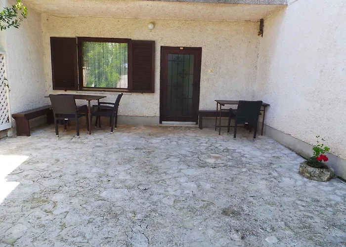 - Istrien 17335 Apartamento *